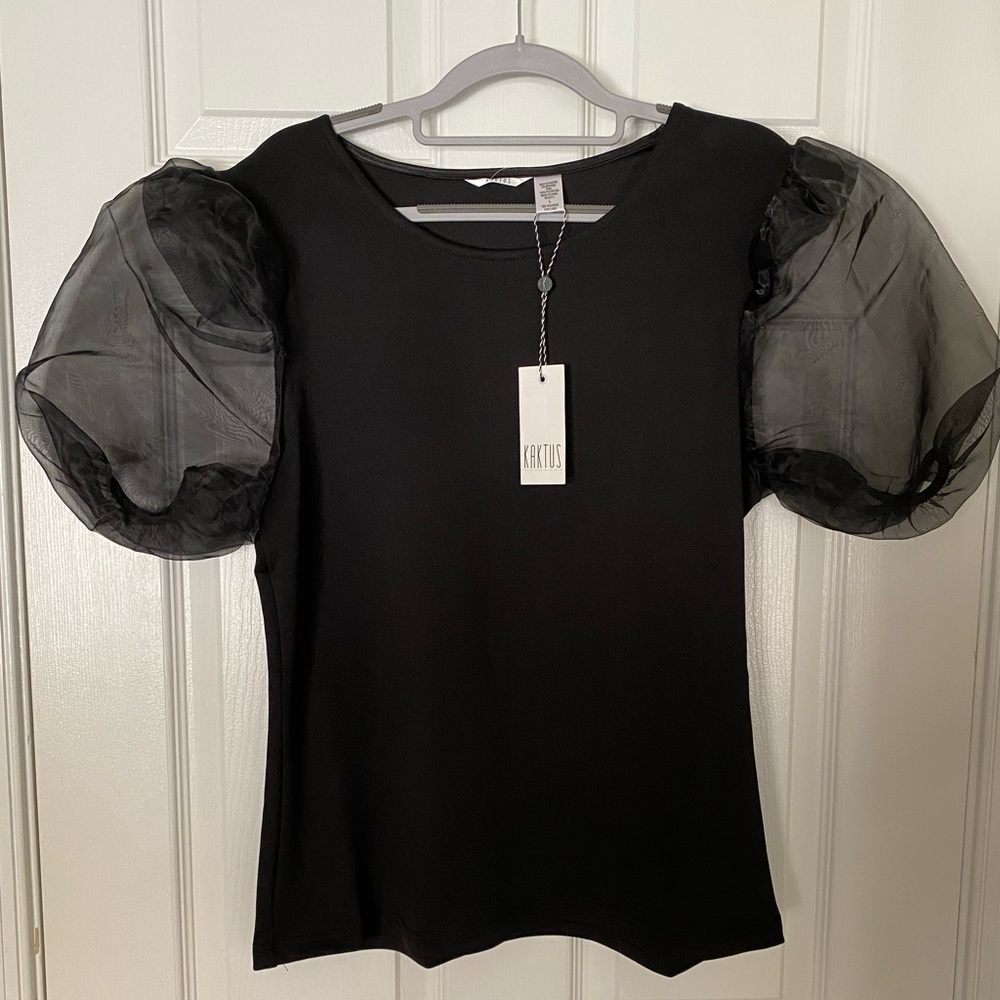 Pretty dressy blouse, puffy mesh sleeves